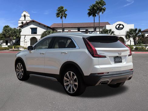 Used 2022 Cadillac XT4 Premium Luxury w/ Enhanced Visibility Package FWD image 4