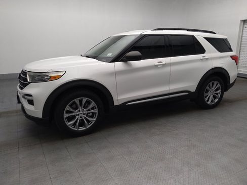 Used 2020 Ford Explorer XLT w/ Equipment Group 202A image 2