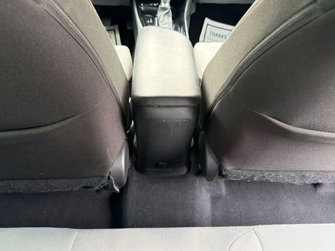 Used 2019 Toyota C-HR XLE image 19