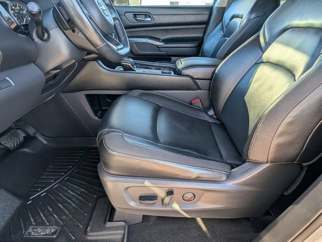 Used 2023 Nissan Pathfinder SL AWD/4WD image 16
