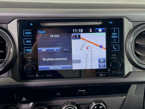 Used 2018 Toyota Tacoma TRD Sport image 15