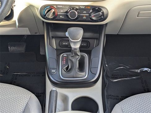 Used 2021 Kia Soul LX image 16