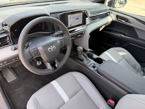 Used 2026 Toyota Camry SE w/ Convenience Package image 10