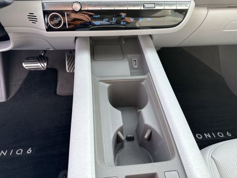 Used 2025 Hyundai Ioniq 6 Limited image 27