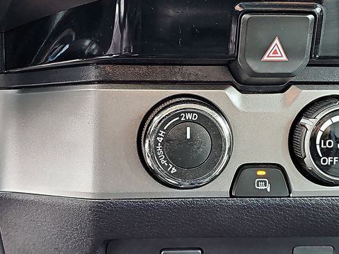 Used 2018 Toyota Tacoma SR image 25