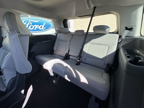 Used 2025 Ford Expedition Active AWD/4WD image 23