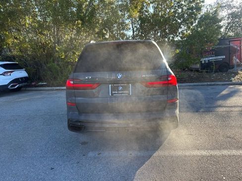 Used 2022 BMW X7 M50i image 8