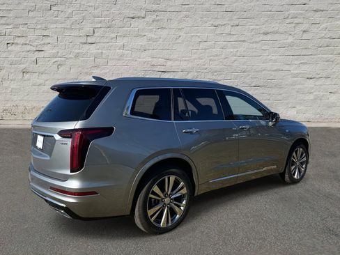 Certified 2025 Cadillac XT6 Premium Luxury image 5