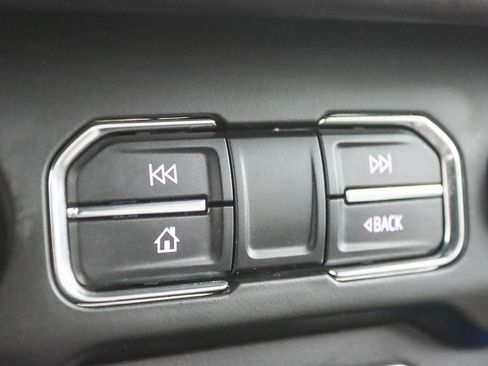 Used 2021 Chevrolet Tahoe Z71 image 33