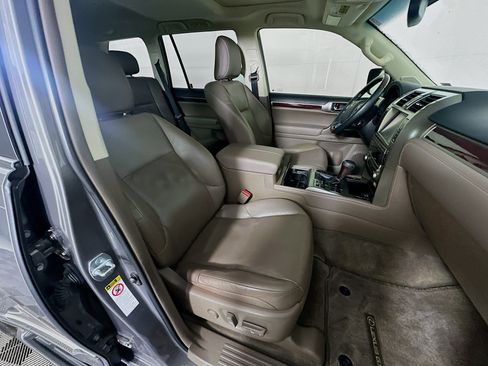 Used 2014 Lexus GX 460 w/ Premium Package image 31