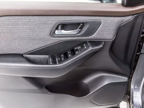 Used 2023 Nissan Rogue SV image 23