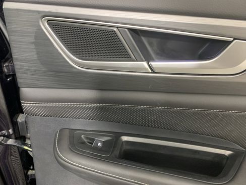 Used 2025 Volkswagen Atlas Cross Sport SE image 38