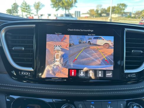 New 2026 Chrysler Pacifica Select image 69