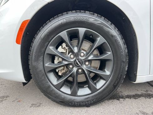 Used 2021 Chrysler Pacifica Touring-L w/ S Appearance Package image 28