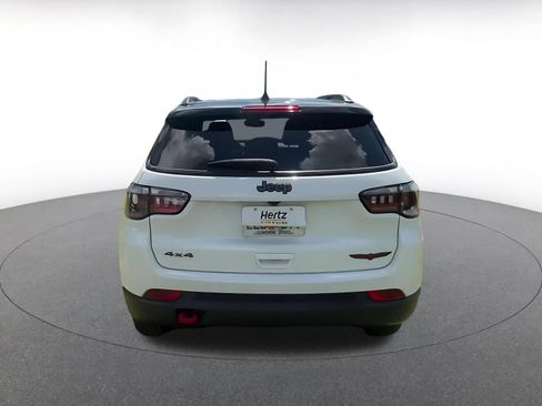 Used 2025 Jeep Compass Trailhawk AWD/4WD image 12