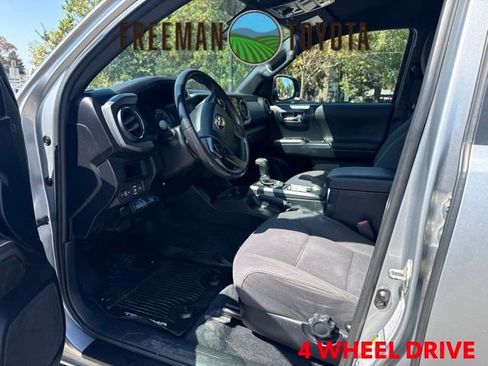 Used 2018 Toyota Tacoma TRD Off-Road w/ Technology Package AWD/4WD image 7