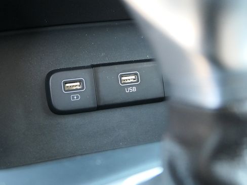 Used 2024 Kia Carnival LX FWD image 21