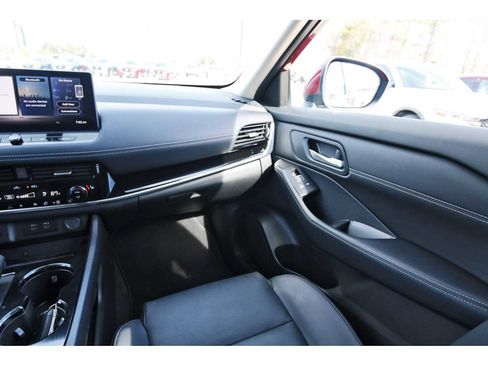 Used 2025 Nissan Rogue SL w/ Tech Package image 8