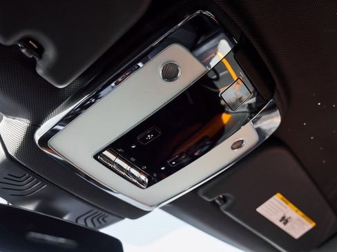 Used 2022 Rolls-Royce Cullinan Black Badge w/ Dark Exterior Package image 75