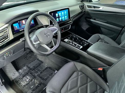 Certified 2024 Volkswagen Atlas Cross Sport SE w/ Panoramic Sunroof Package FWD image 13