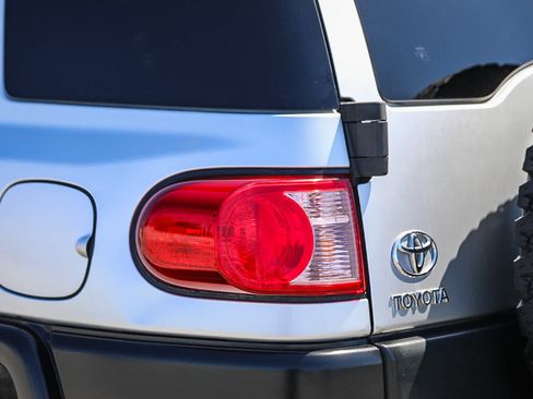 Used 2007 Toyota FJ Cruiser 4WD image 9