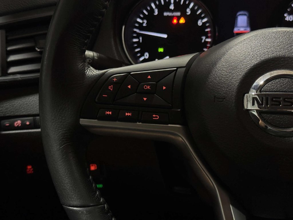 Used 2018 Nissan Rogue SV AWD/4WD image 15