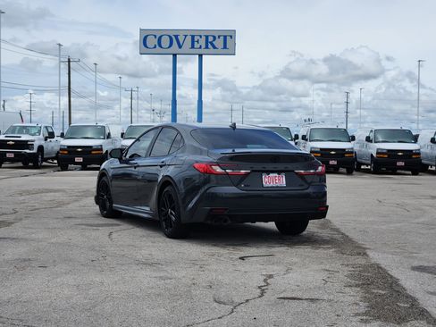 Used 2025 Toyota Camry SE w/ Multimedia Upgrade Package FWD image 5