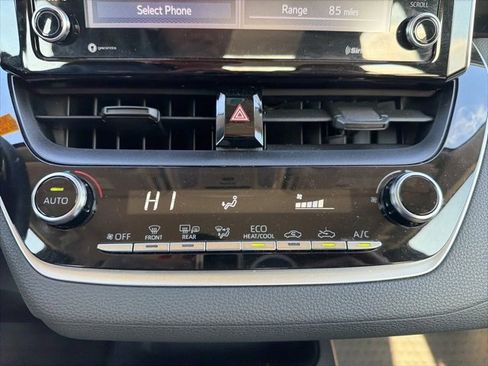 Used 2021 Toyota Corolla LE image 18