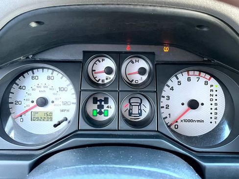 Used 2006 Mitsubishi Montero Limited image 31