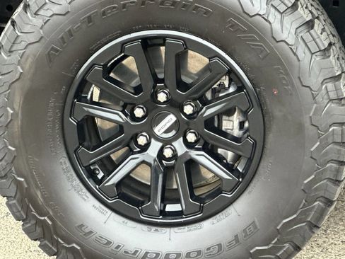 Used 2025 Ford F150 Raptor AWD/4WD image 39
