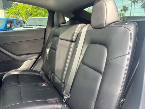 Used 2021 Tesla Model Y Long Range image 11