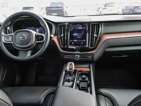 Used 2023 Volvo XC60 B5 Ultimate w/ Climate Package image 23