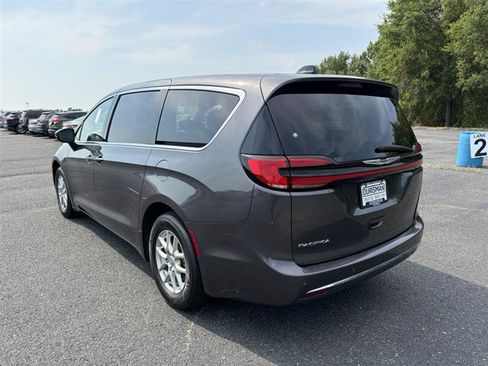 Used 2023 Chrysler Pacifica Touring-L FWD image 8