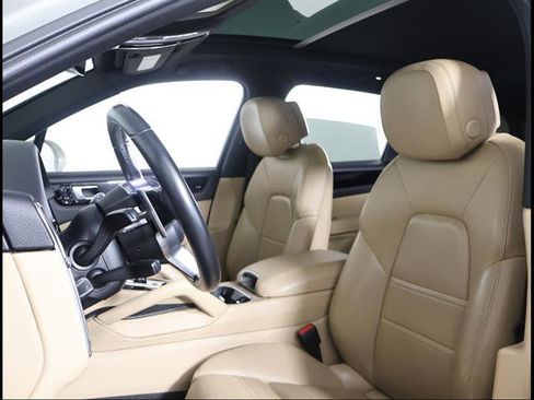 Used 2020 Porsche Cayenne AWD/4WD image 7