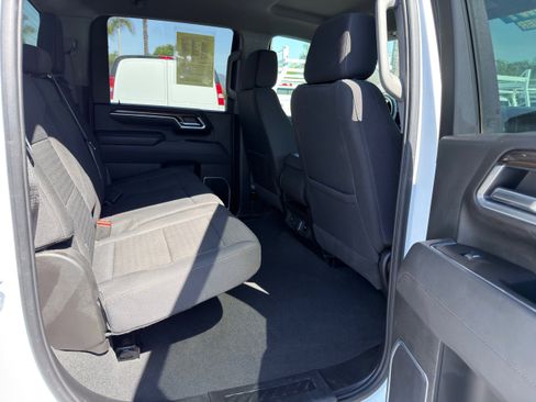 Used 2025 Chevrolet Silverado 2500 LT w/ Convenience Package image 12