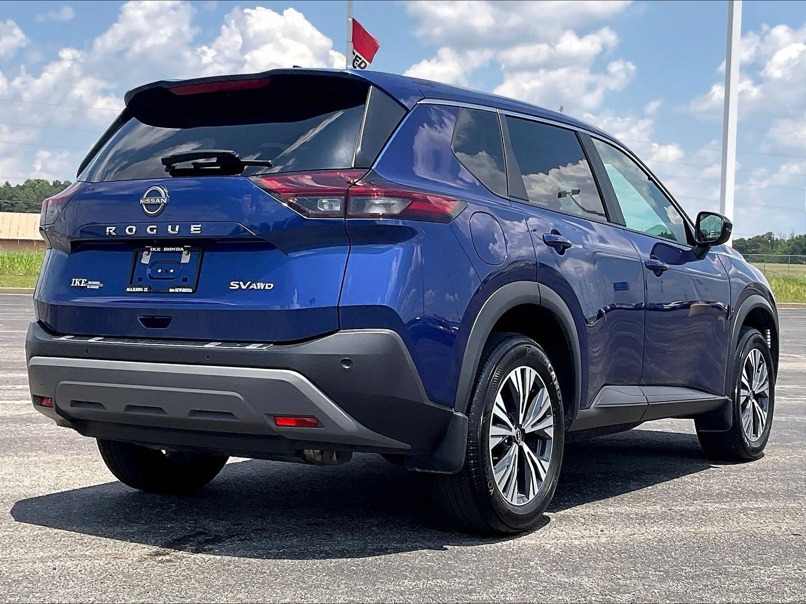 Used 2023 Nissan Rogue SV AWD/4WD image 2