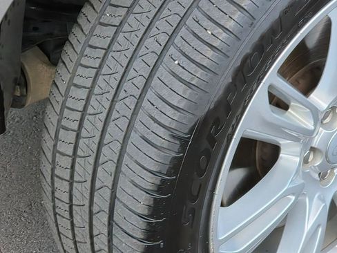 Used 2022 Land Rover Range Rover Velar S image 9