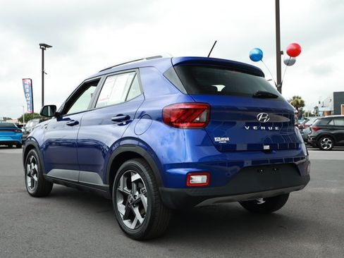 Used 2025 Hyundai Venue SEL FWD image 8
