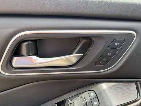 Used 2025 Nissan Rogue Platinum w/ Tech Package AWD/4WD image 19