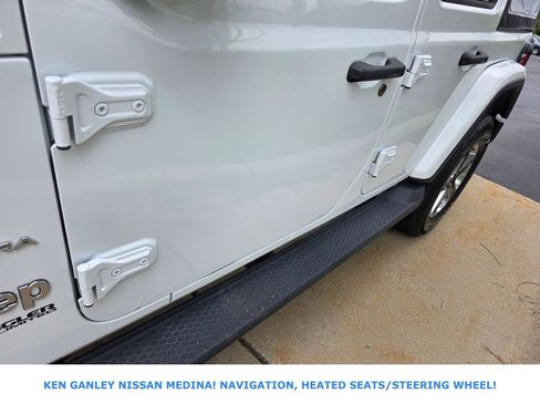 Used 2018 Jeep Wrangler Unlimited Sahara AWD/4WD image 11