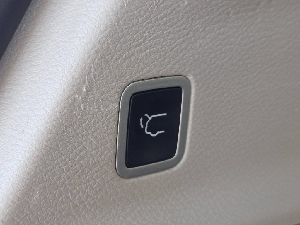 Used 2022 Chrysler Pacifica Touring-L w/ Uconnect Theater Family Group FWD image 15