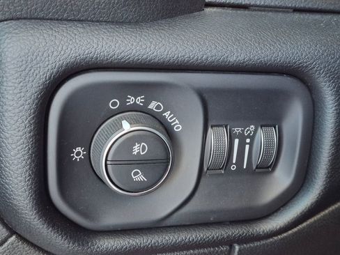 Used 2022 RAM 1500 Laramie AWD/4WD image 36