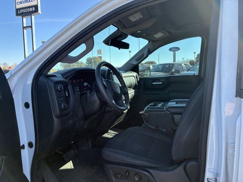 Used 2022 Chevrolet Silverado 1500 Custom image 3