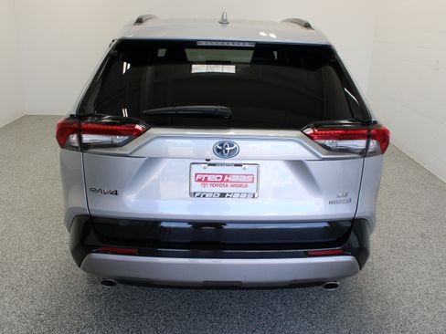 Used 2022 Toyota RAV4 SE w/ Convenience Package AWD/4WD image 8