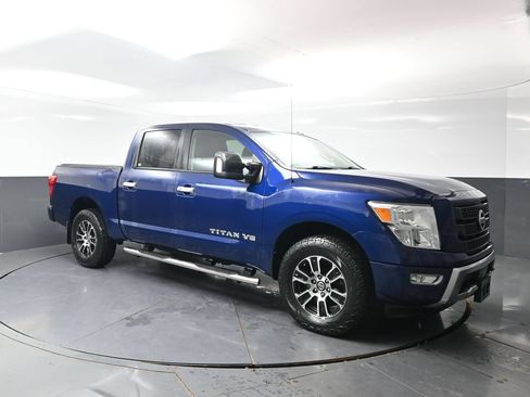 Used 2020 Nissan Titan SV w/ SV Convenience Package AWD/4WD image 5