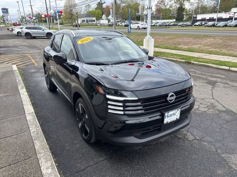 Used 2025 Nissan Kicks SR w/ SR Premium Package AWD/4WD image 2