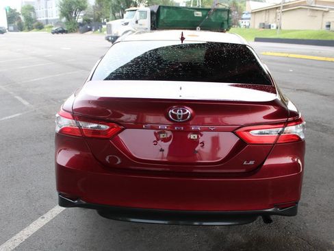 Used 2020 Toyota Camry LE FWD image 5