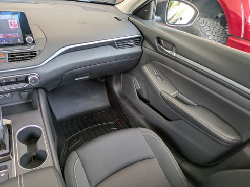 Used 2022 Nissan Altima 2.5 SV AWD/4WD image 17