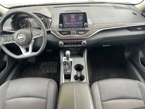 Used 2025 Nissan Altima 2.5 SV image 30