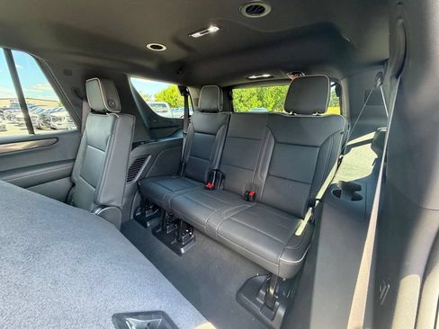 Used 2025 GMC Yukon Elevation AWD/4WD image 6